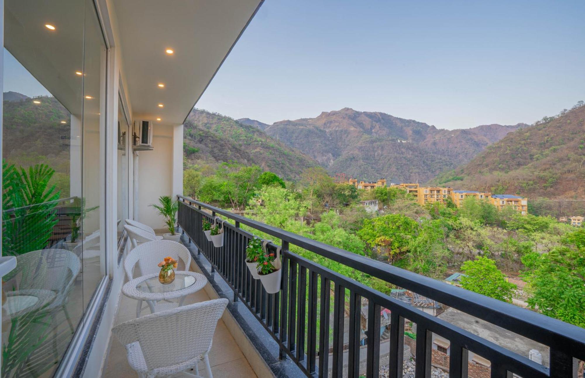Perfectstayz Alpine Near Laxman Jhula ริชิเคช ภายนอก รูปภาพ