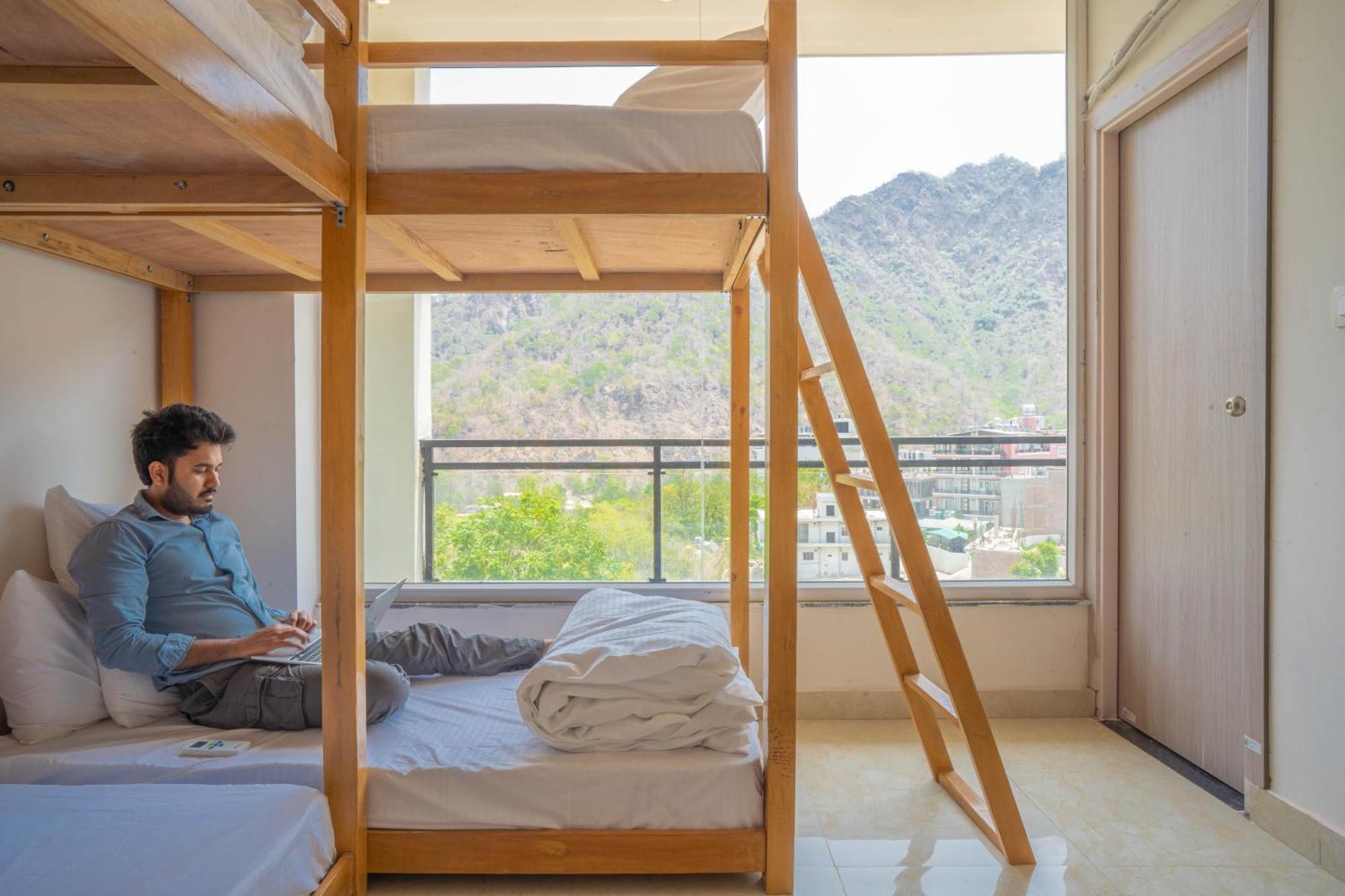 Perfectstayz Alpine Near Laxman Jhula ริชิเคช ภายนอก รูปภาพ
